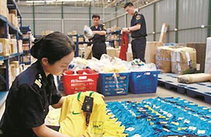 武汉海关查获侵权世界杯商标服装,商家该如何保护自己的商标?